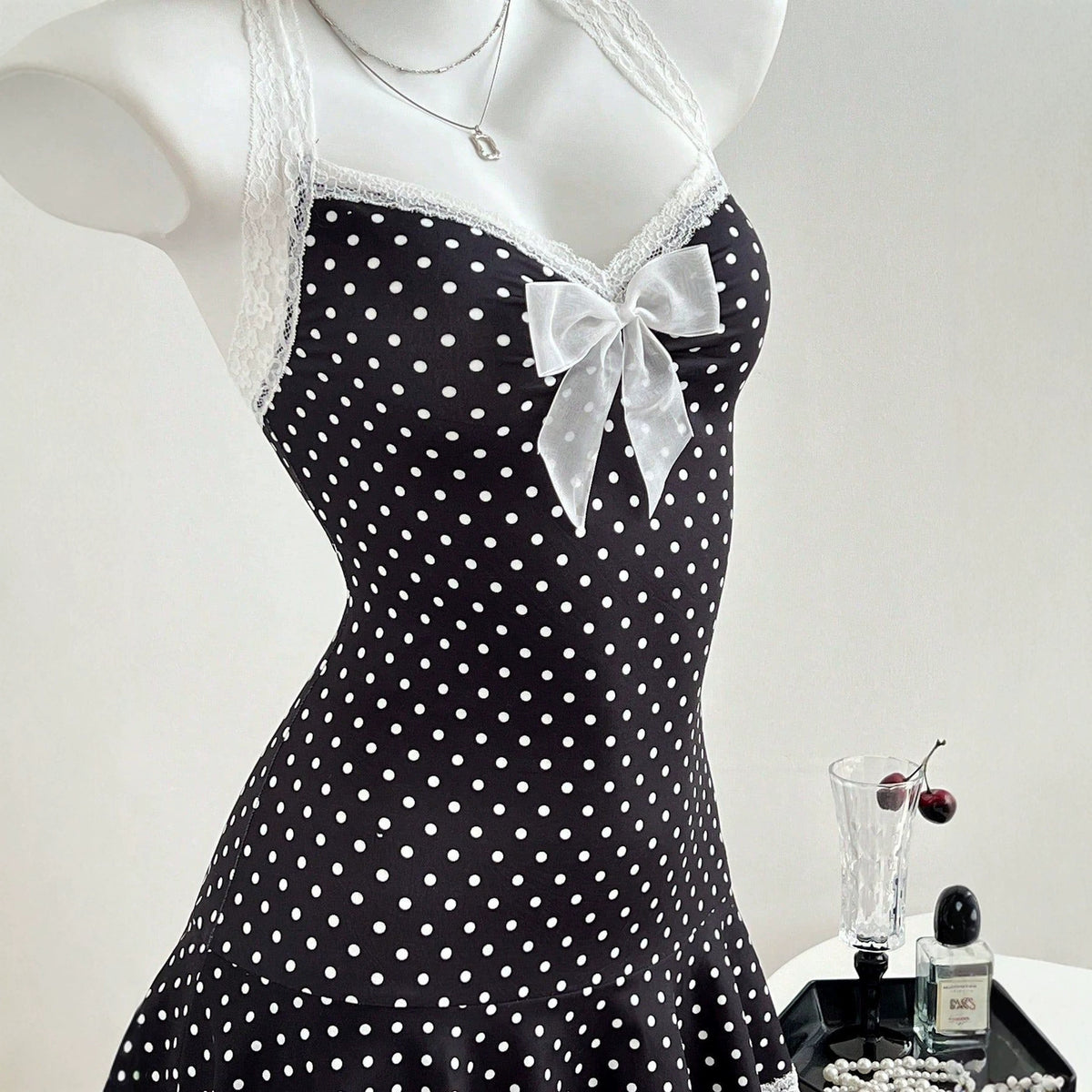 Polka dot lace waist cinching short skirt