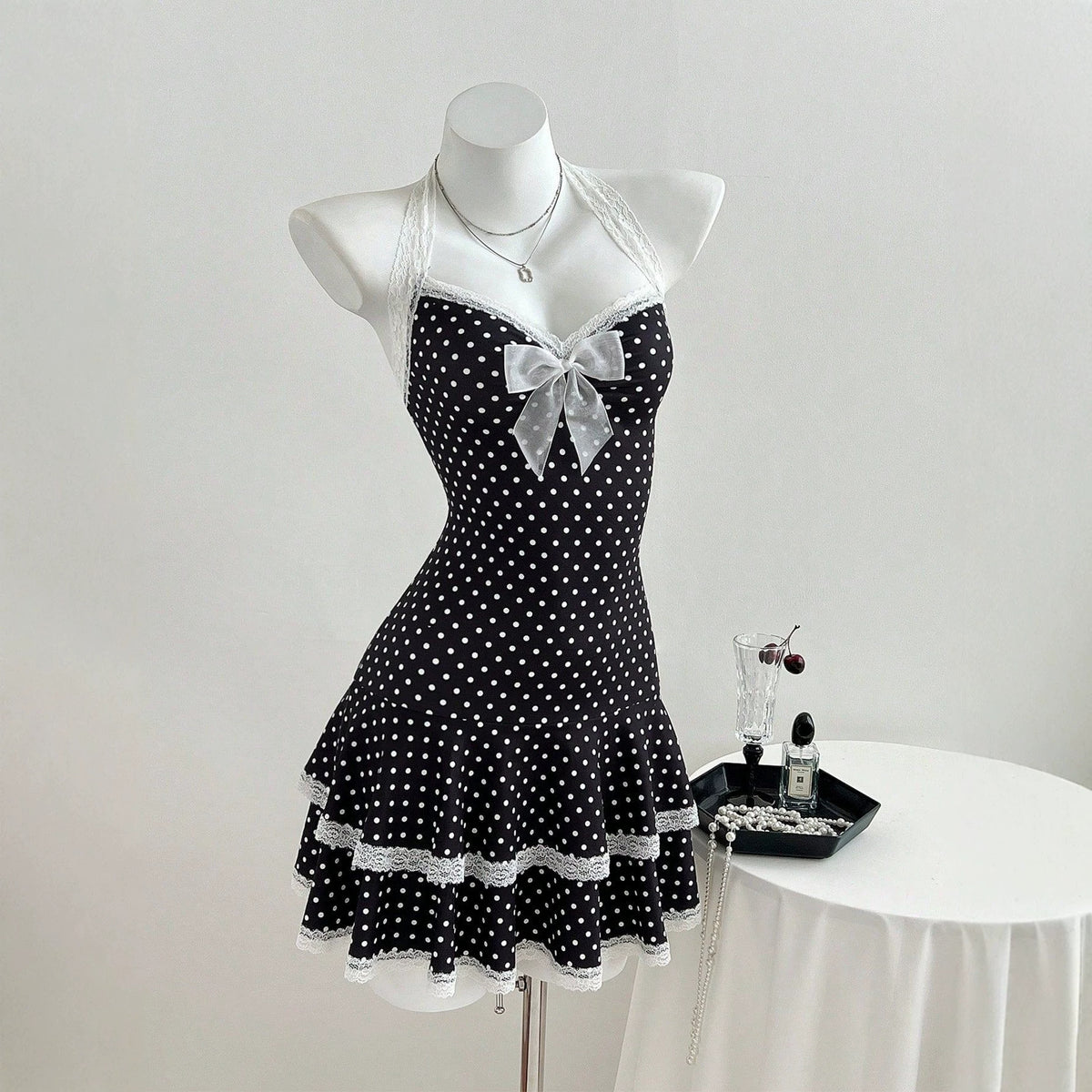 Polka dot lace waist cinching short skirt