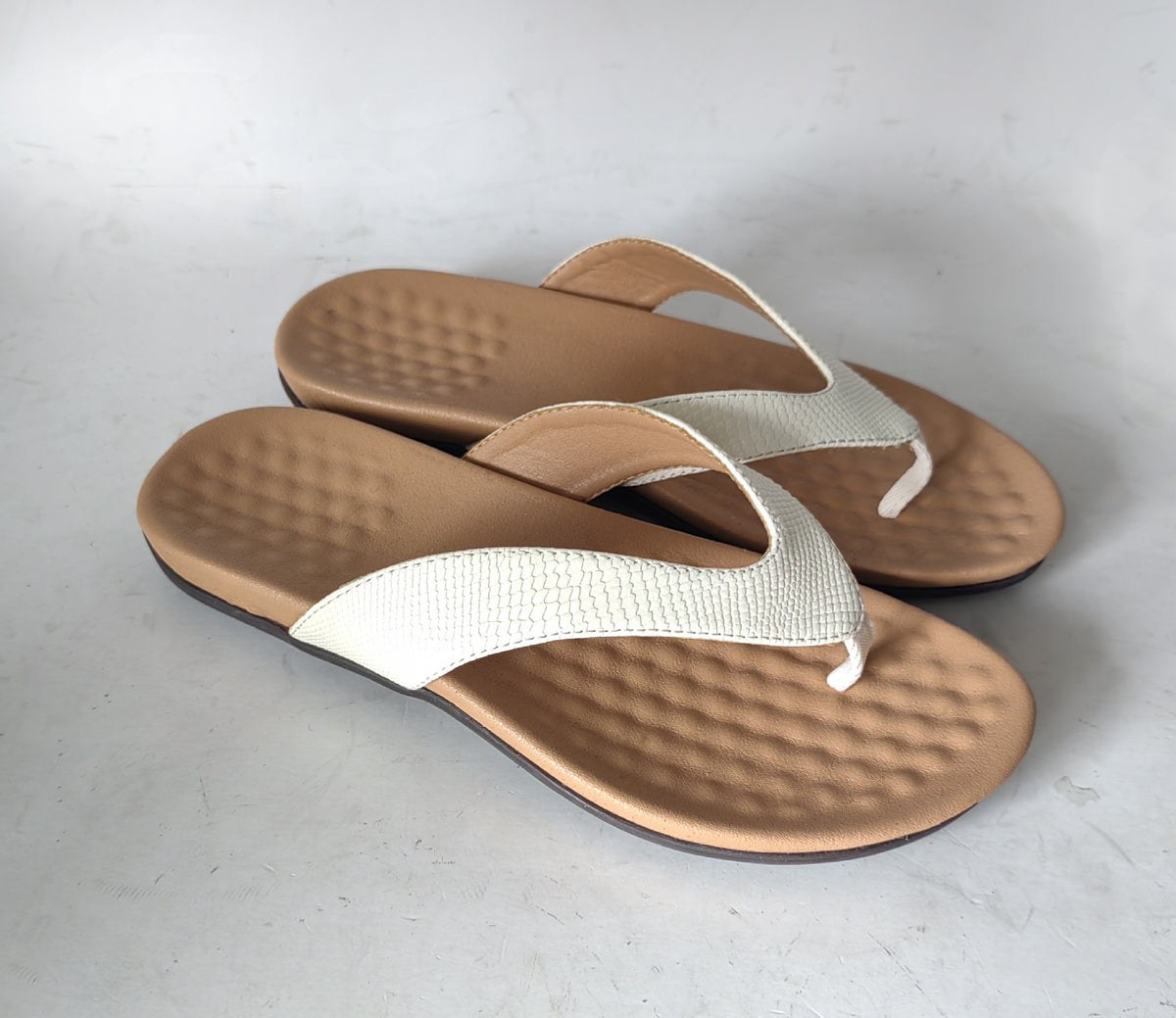 🌸✨ **Herringbone Comfort Flat Sandals 👡💕**